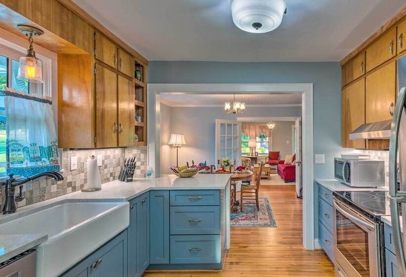 Restored Mars Hill Home On 1 Acre: Walk To Town!