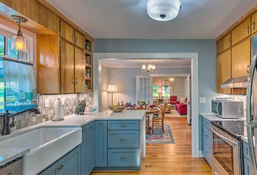 Restored Mars Hill Home On 1 Acre: Walk To Town!