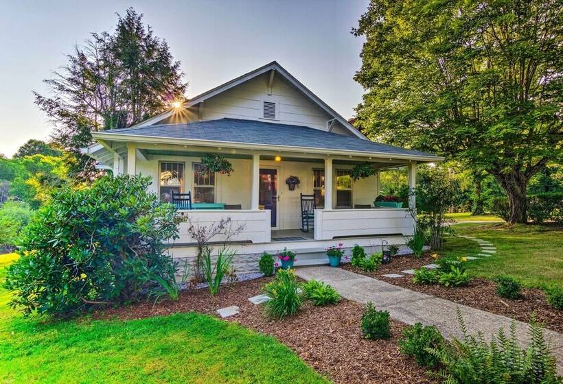 Restored Mars Hill Home On 1 Acre: Walk To Town!