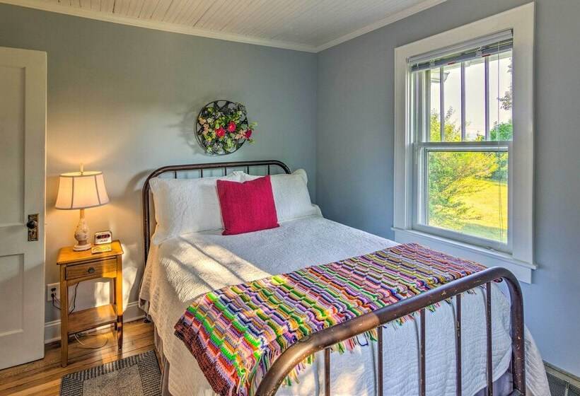 Restored Mars Hill Home On 1 Acre: Walk To Town!