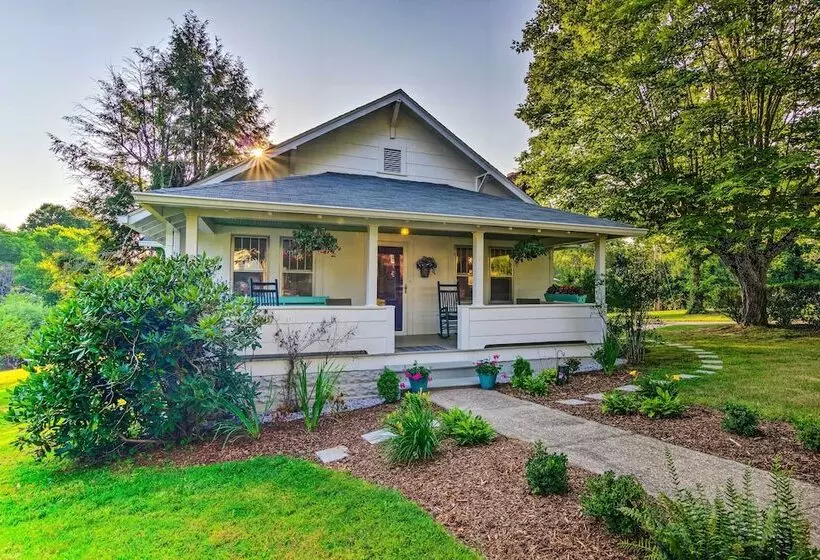 Restored Mars Hill Home On 1 Acre: Walk To Town!