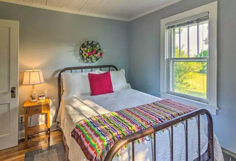 Restored Mars Hill Home On 1 Acre: Walk To Town!