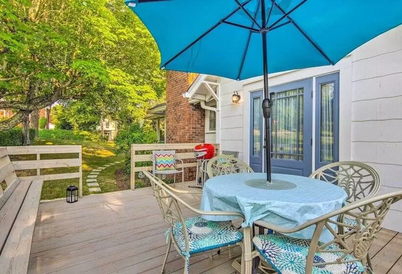 Restored Mars Hill Home On 1 Acre: Walk To Town!