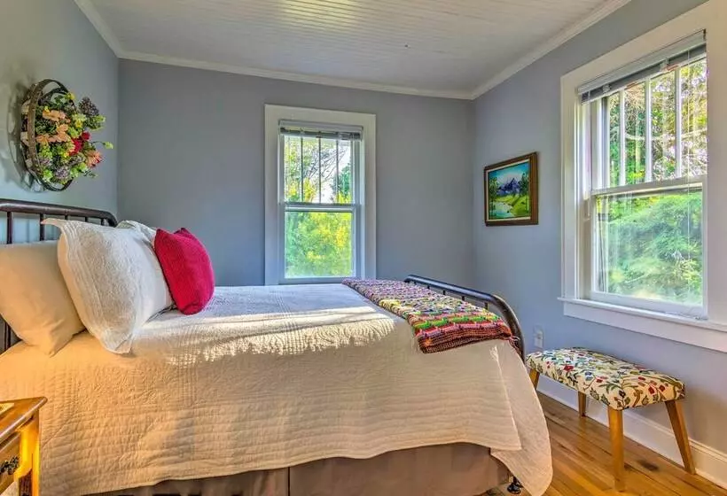 Restored Mars Hill Home On 1 Acre: Walk To Town!