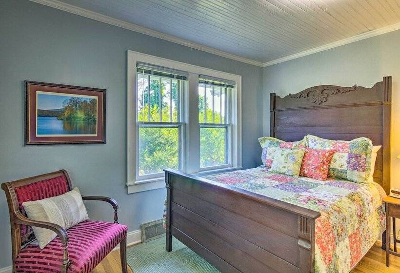 Restored Mars Hill Home On 1 Acre: Walk To Town!