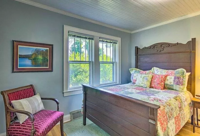 Restored Mars Hill Home On 1 Acre: Walk To Town!