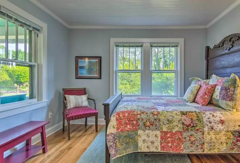 Restored Mars Hill Home On 1 Acre: Walk To Town!