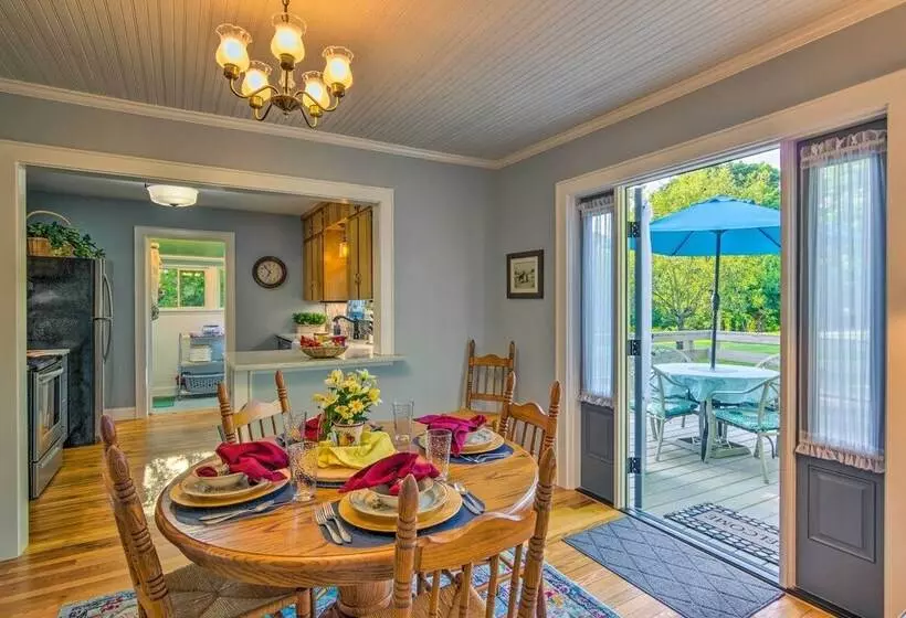 Restored Mars Hill Home On 1 Acre: Walk To Town!