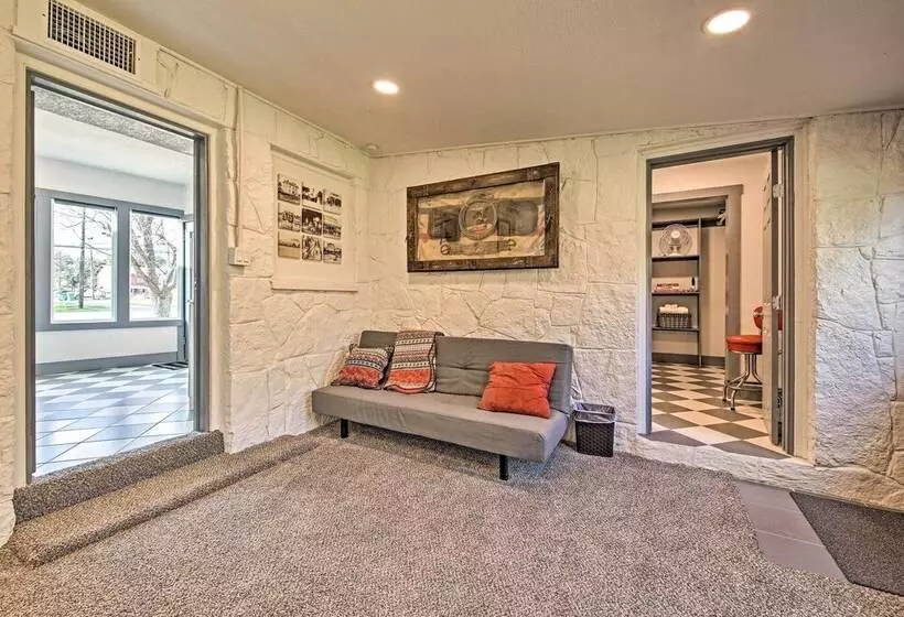 Retro Updated Blanco Abode   Steps To Main Street!