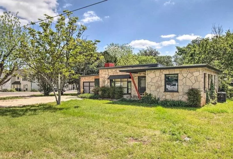 Retro Updated Blanco Abode   Steps To Main Street!