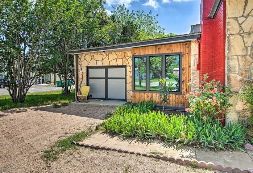 Retro Updated Blanco Abode   Steps To Main Street!