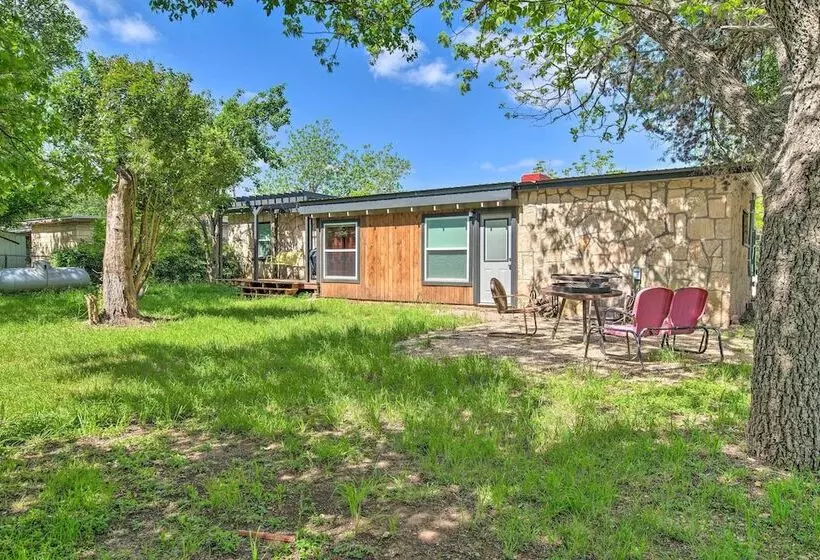 Retro Updated Blanco Abode   Steps To Main Street!