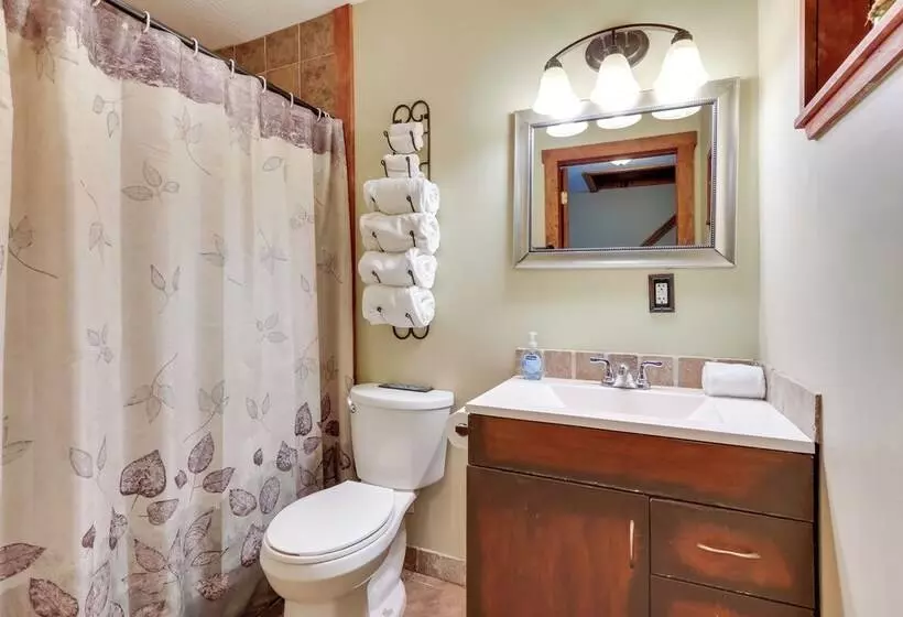 Rustic Cabin W/ Hot Tub   7 Miles To Hocking Hills