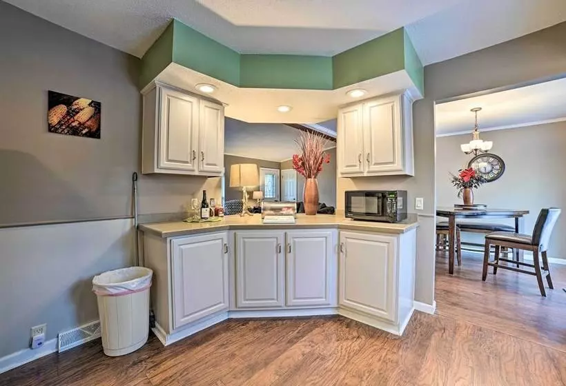 Serene Presque Isle Harbor Home On Sunrise Side!