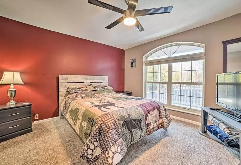 Serene Presque Isle Harbor Home On Sunrise Side!