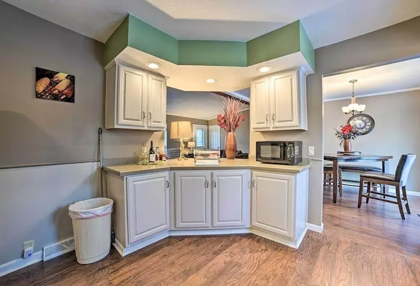 Serene Presque Isle Harbor Home On Sunrise Side!