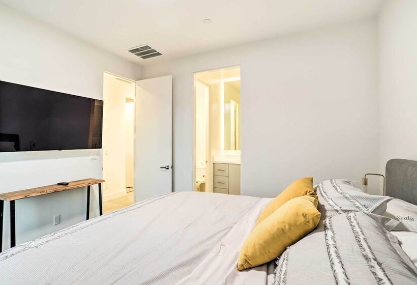 Sleek & Modern Home W/ Views & Pool Access