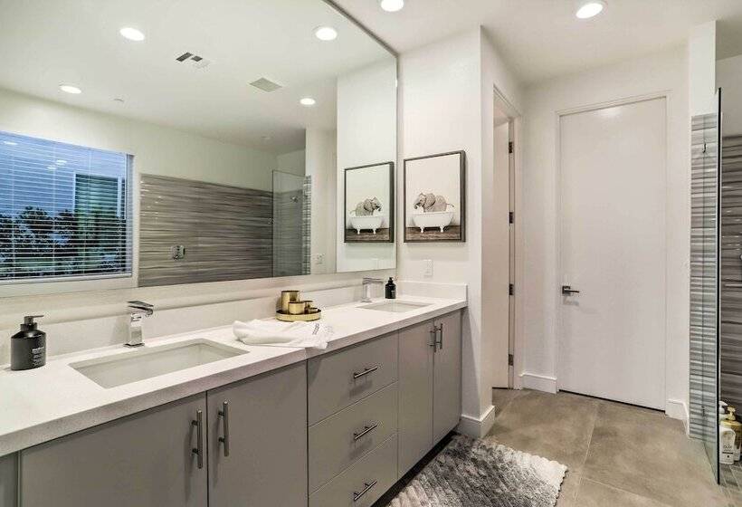 Sleek & Modern Home W/ Views & Pool Access