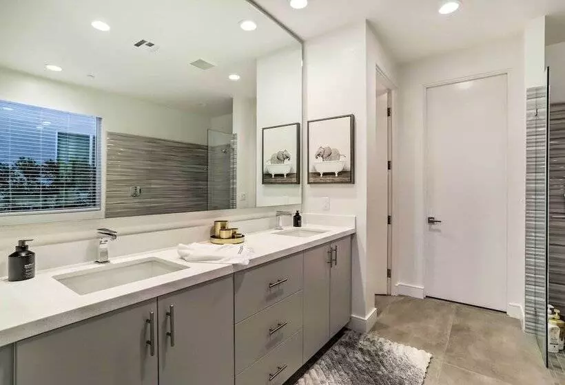 Sleek & Modern Home W/ Views & Pool Access