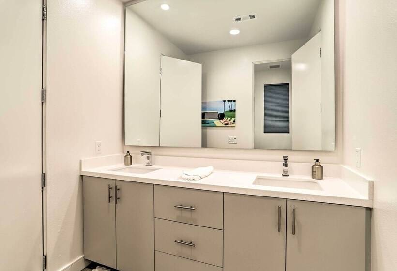 Sleek & Modern Home W/ Views & Pool Access