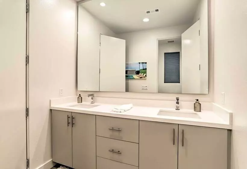 Sleek & Modern Home W/ Views & Pool Access