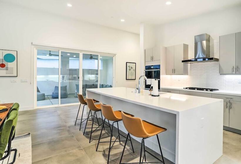 Sleek & Modern Home W/ Views & Pool Access