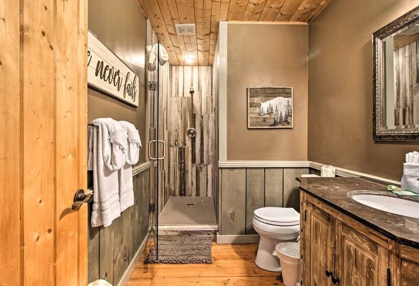 Spacious Gatlinburg Cabin W/ Hot Tub & Game Room!