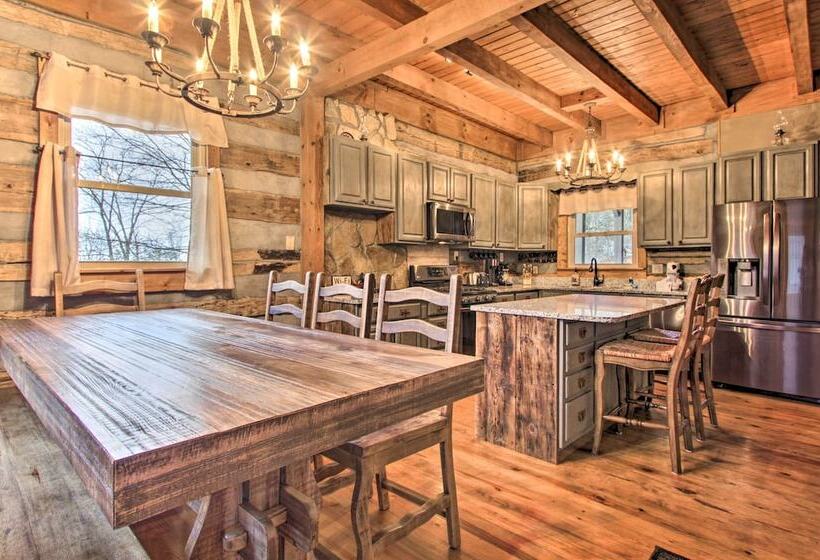 Spacious Gatlinburg Cabin W/ Hot Tub & Game Room!