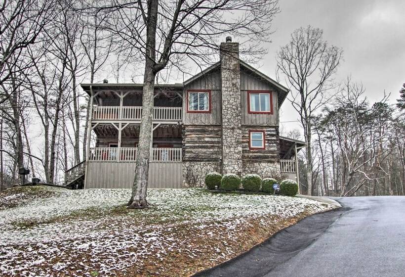 Spacious Gatlinburg Cabin W/ Hot Tub & Game Room!