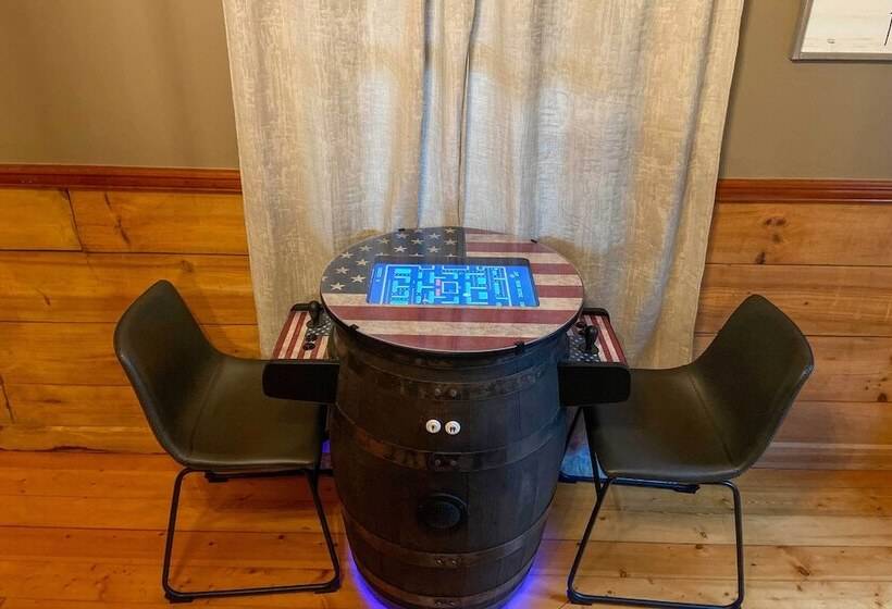 Spacious Gatlinburg Cabin W/ Hot Tub & Game Room!