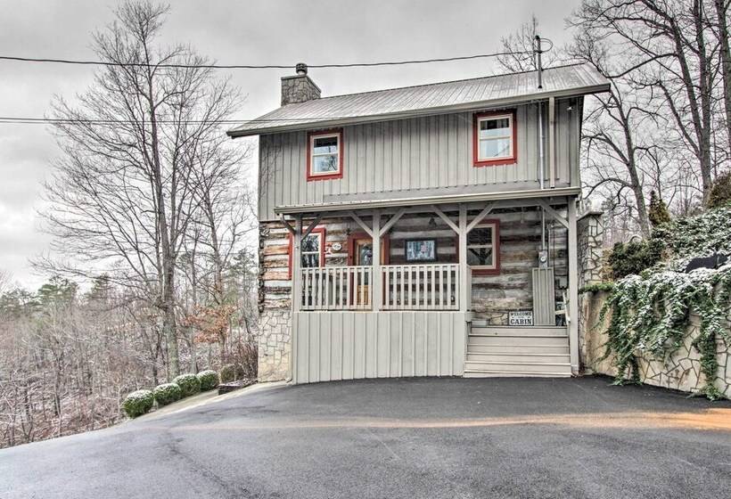 Spacious Gatlinburg Cabin W/ Hot Tub & Game Room!