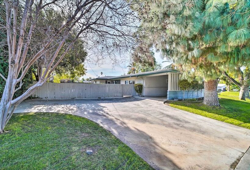 Spacious Riverside Home W/ Game Room & Yard