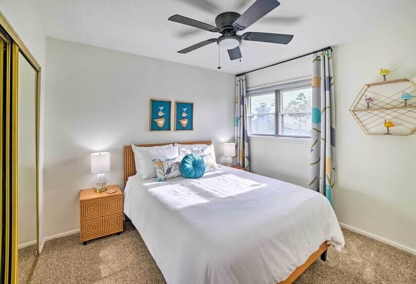 Spacious Riverside Home W/ Game Room & Yard