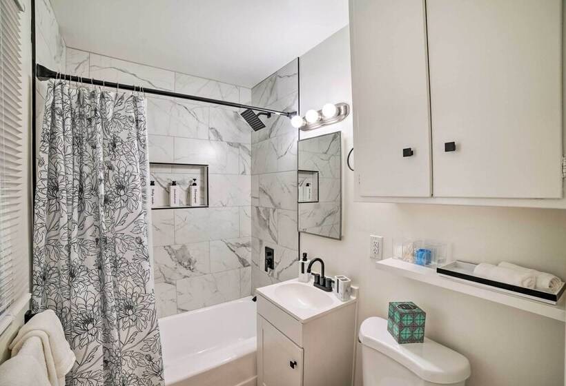 Spacious Riverside Home W/ Game Room & Yard