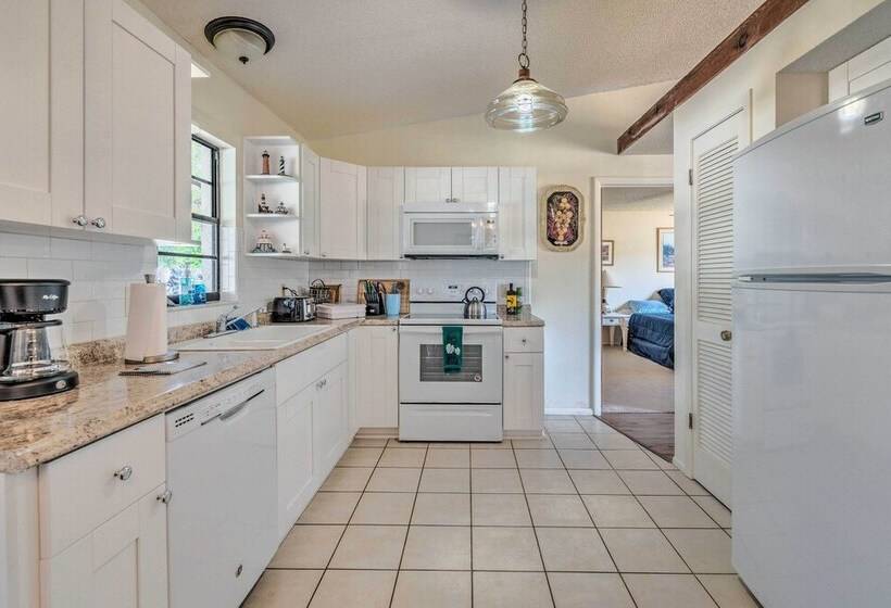 Sunny Spring Hill Hideout W/ Lanai And Pool!