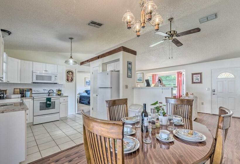 Sunny Spring Hill Hideout W/ Lanai And Pool!