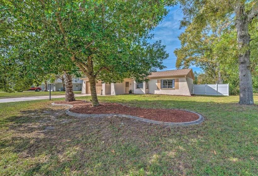 Sunny Spring Hill Hideout W/ Lanai And Pool!