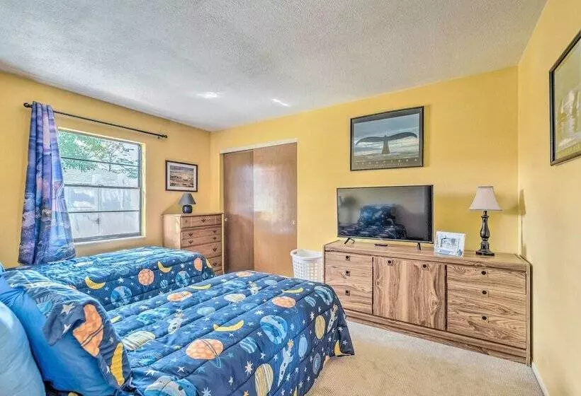Sunny Spring Hill Hideout W/ Lanai And Pool!