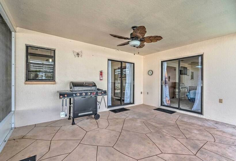 Sunny Spring Hill Hideout W/ Lanai And Pool!