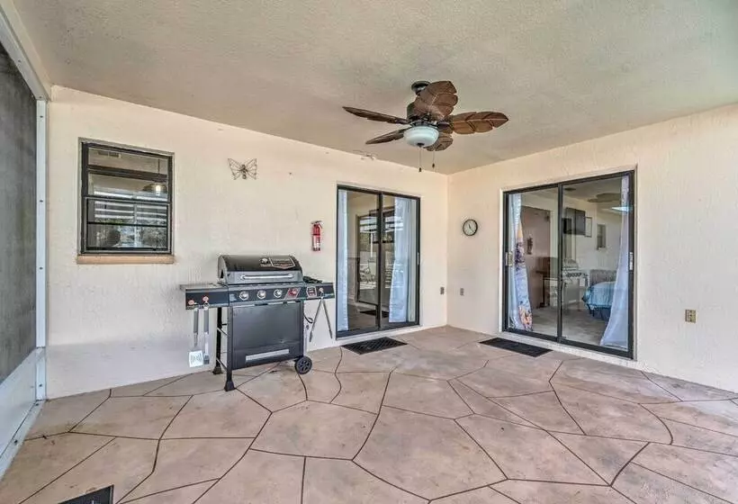 Sunny Spring Hill Hideout W/ Lanai And Pool!