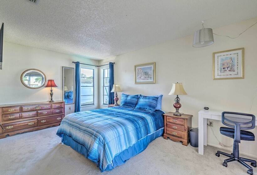 Sunny Spring Hill Hideout W/ Lanai And Pool!