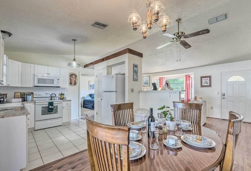 Sunny Spring Hill Hideout W/ Lanai And Pool!