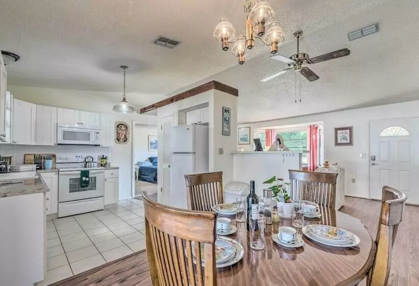 Sunny Spring Hill Hideout W/ Lanai And Pool!