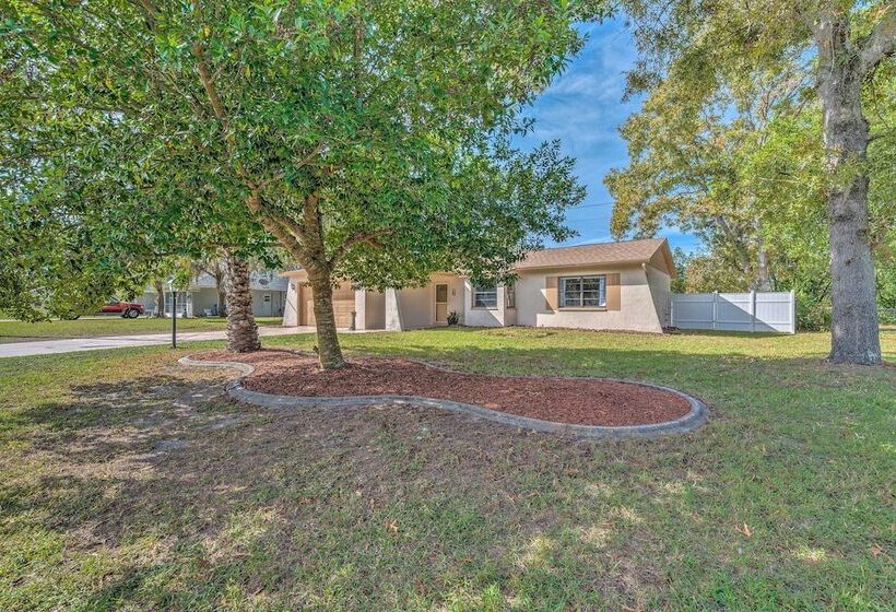 Sunny Spring Hill Hideout W/ Lanai And Pool!