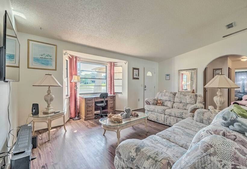 Sunny Spring Hill Hideout W/ Lanai And Pool!