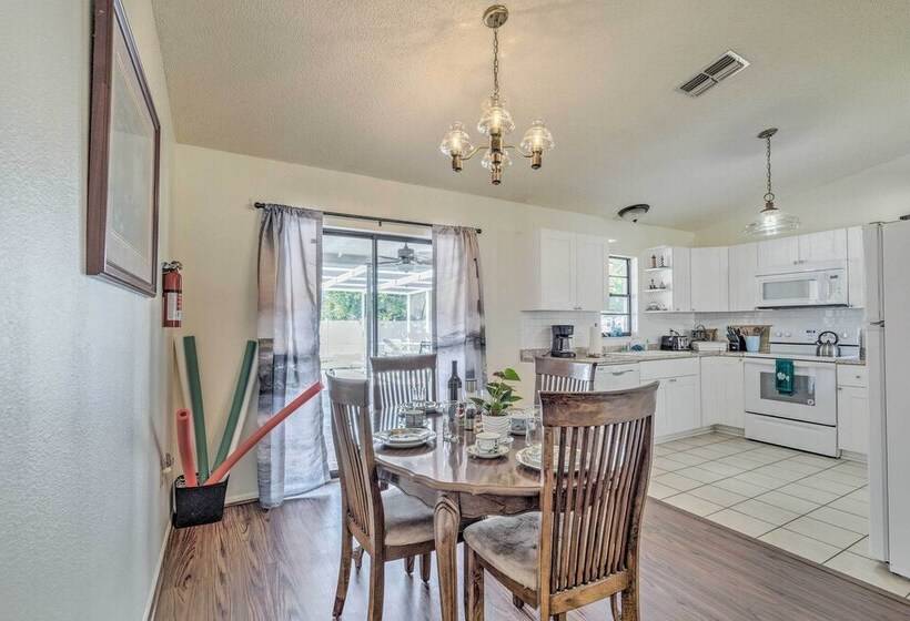 Sunny Spring Hill Hideout W/ Lanai And Pool!