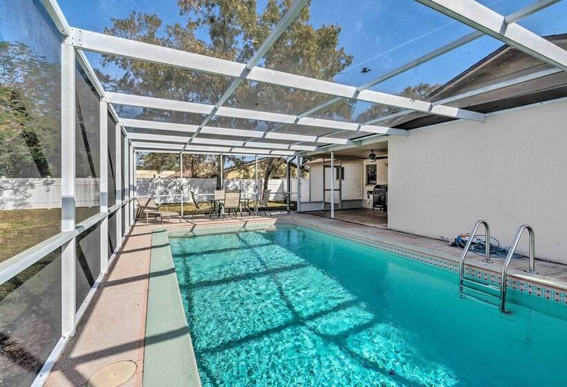 Sunny Spring Hill Hideout W/ Lanai And Pool!
