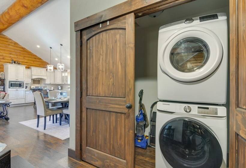 The Cliffrose Cabin Hike, Relax, Explore!