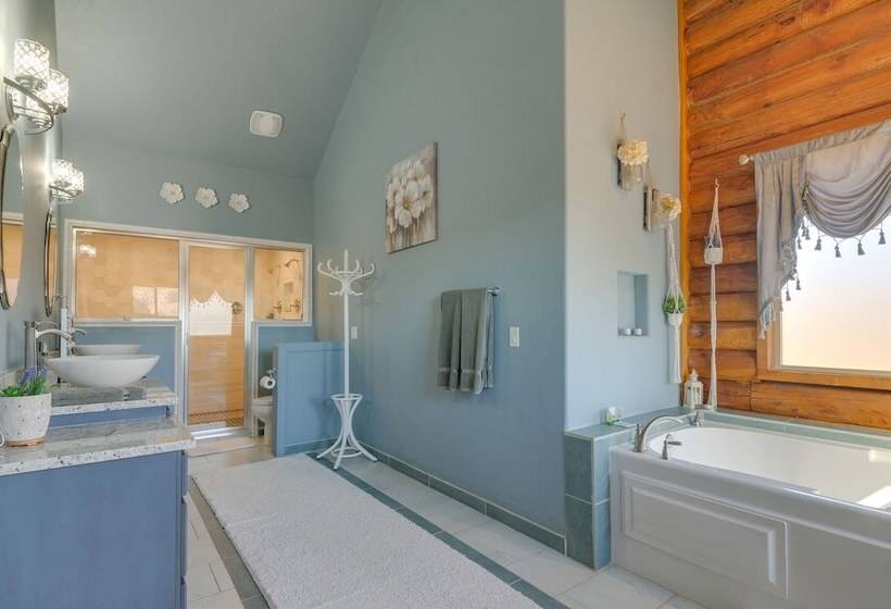 The Cliffrose Cabin Hike, Relax, Explore!