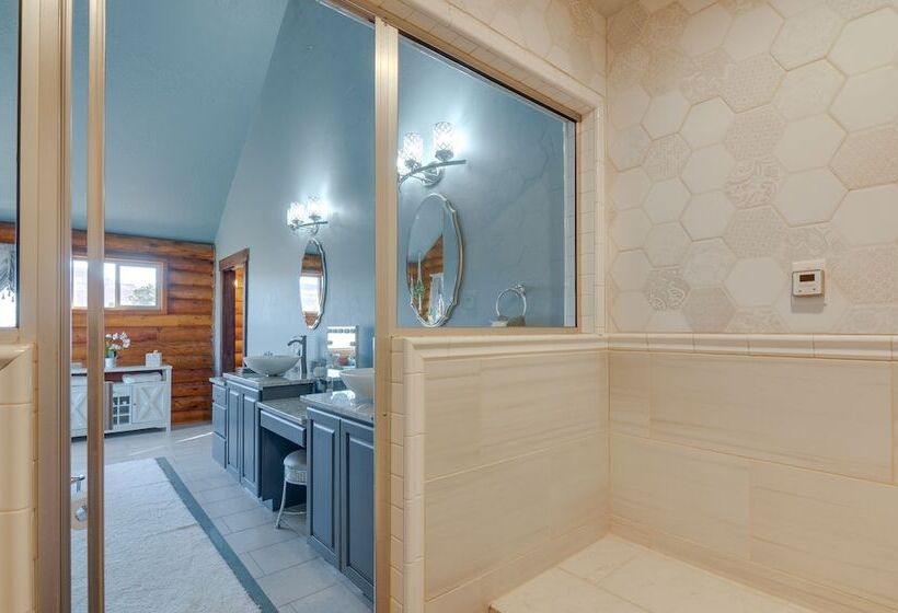 The Cliffrose Cabin Hike, Relax, Explore!